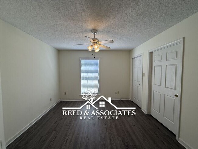 Building Photo - Spacious: 3 Bedroom in Cordova!