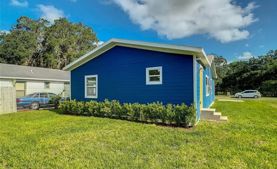 Building Photo - 115 W Redding St