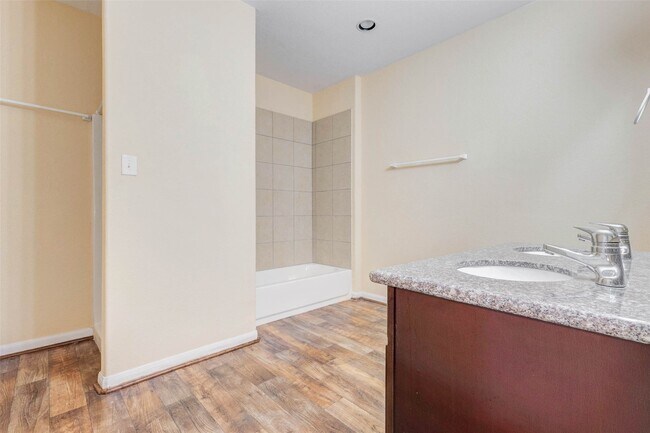 Building Photo - 8605 Beviamo St