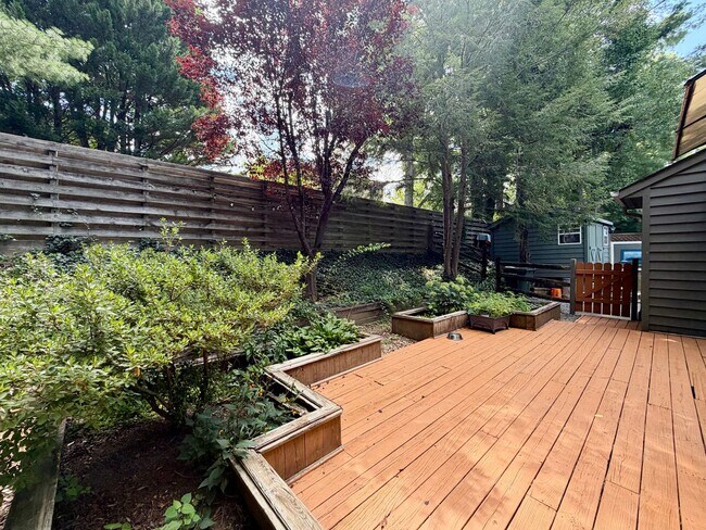 Building Photo - 1327 Gristmill Dr