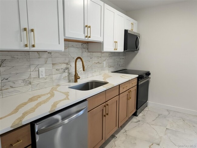 Building Photo - 727 NY-302