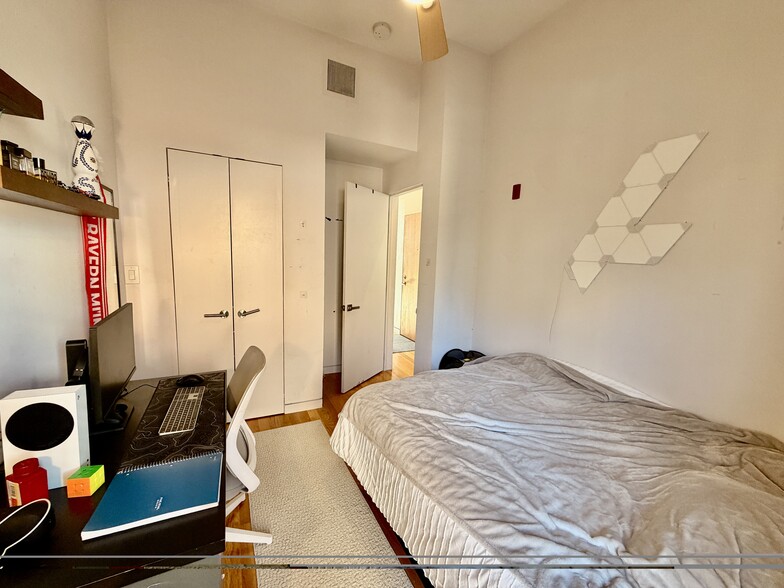 Building Photo - 1607 Tremont St