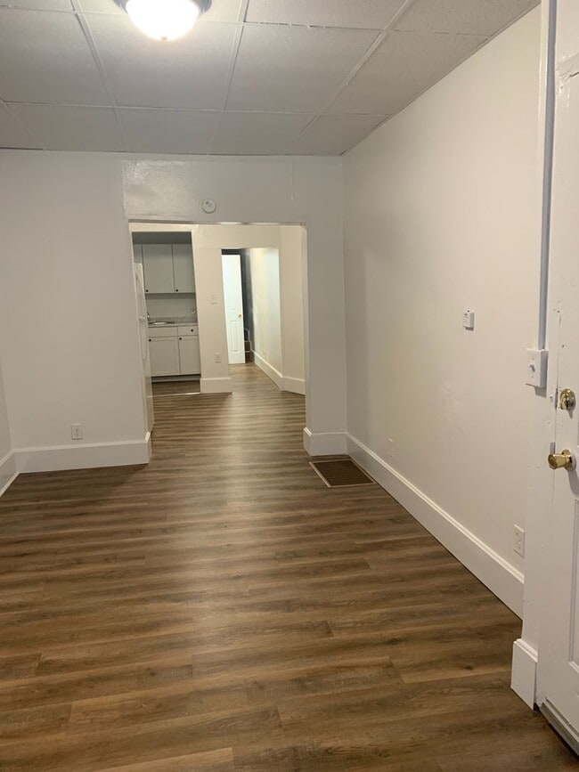 Building Photo - Video in Photos! Downtown York 2 Bedroom-1st Floor