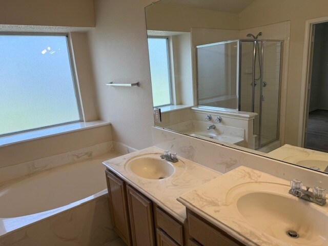 Building Photo - 2110 Bay View Dr