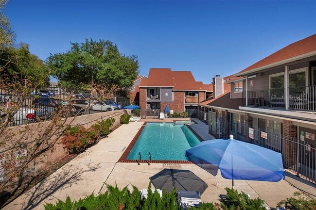 Building Photo - 1840 Burton Dr