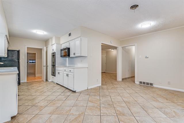 Building Photo - 1817 Oakhurst Dr