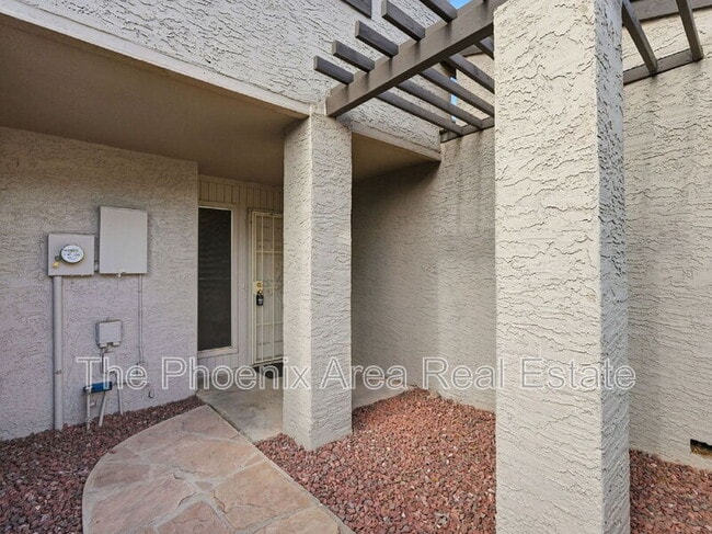 Building Photo - 2232 W Lindner Ave