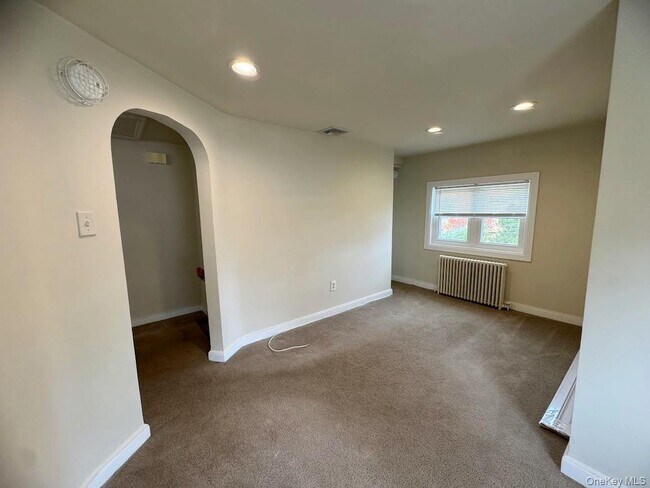 Building Photo - 5 Hall Ave