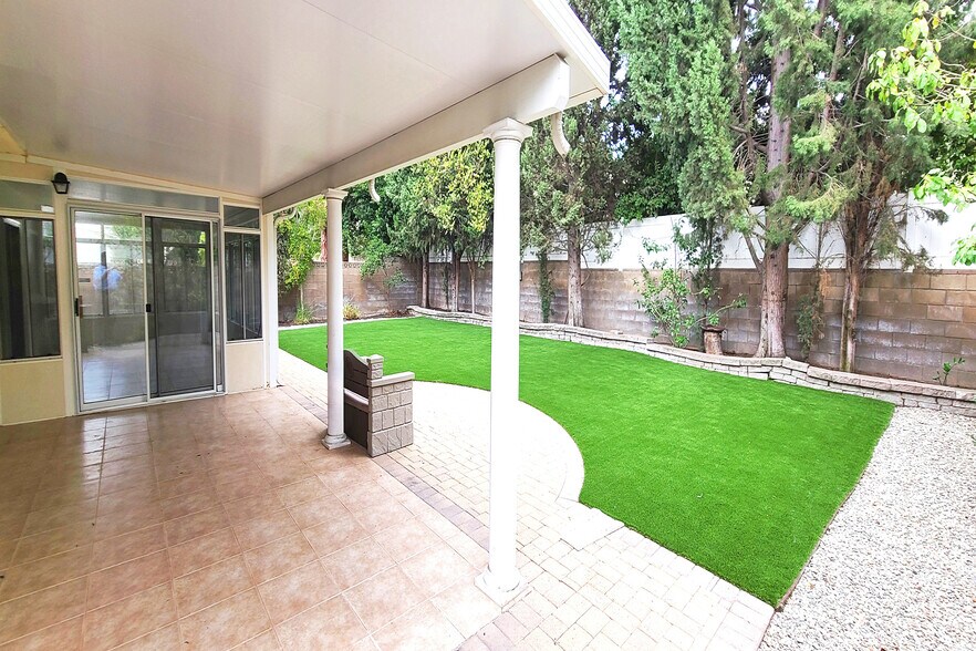 Building Photo - 10000 Hanna Ave