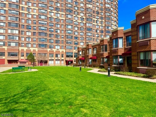 Building Photo - 100 Old Palisade Rd