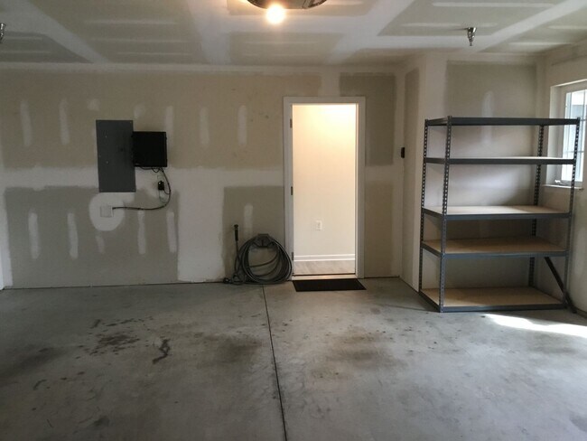 Building Photo - 3030 Meridian Cmns