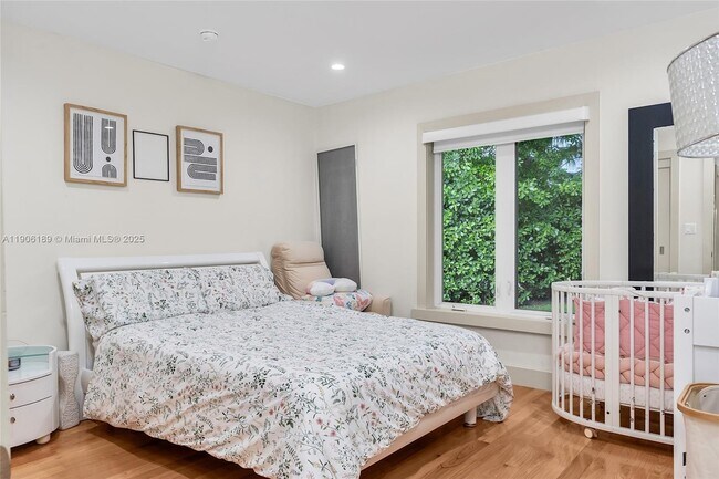 Building Photo - 415 Rovino Ave