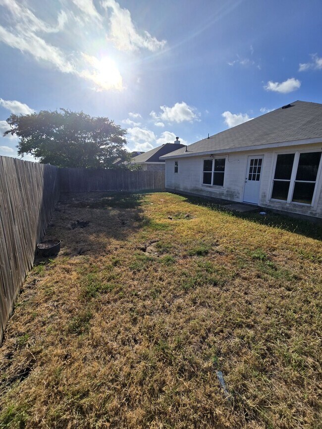 Building Photo - 908 Cooper Ln