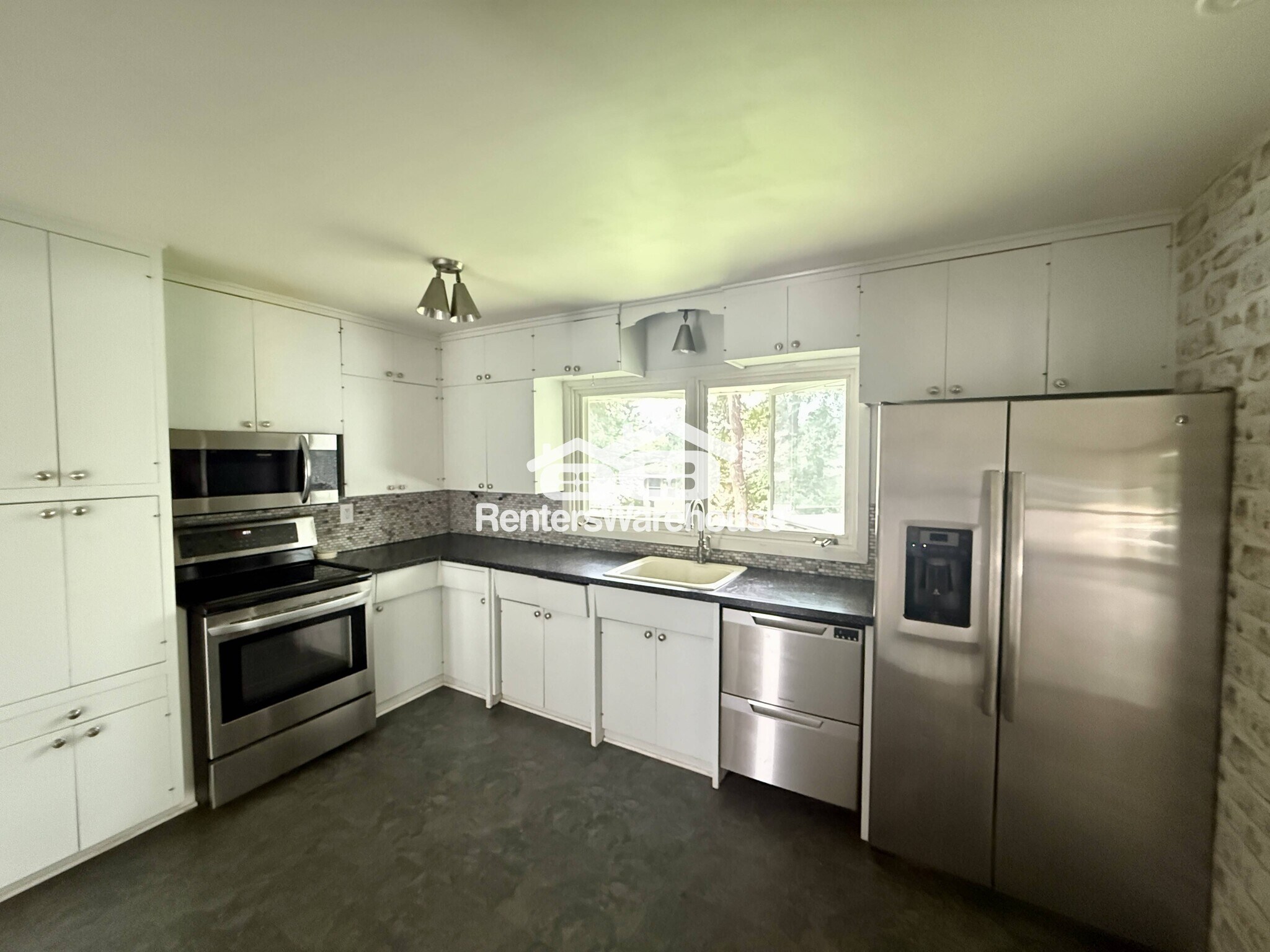Building Photo - 3815 W 60th St