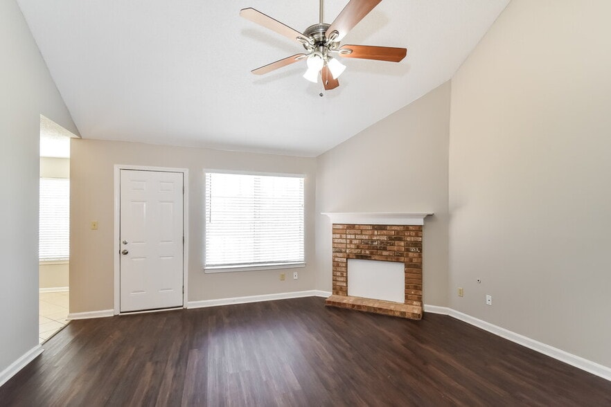 Building Photo - 7082 Hampton Dr