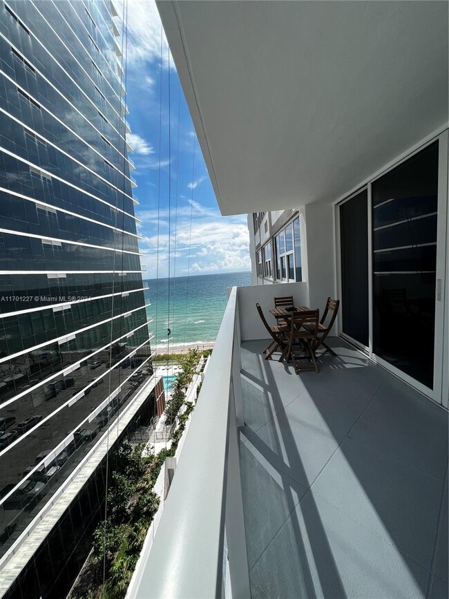 Building Photo - 2030 S Ocean Dr