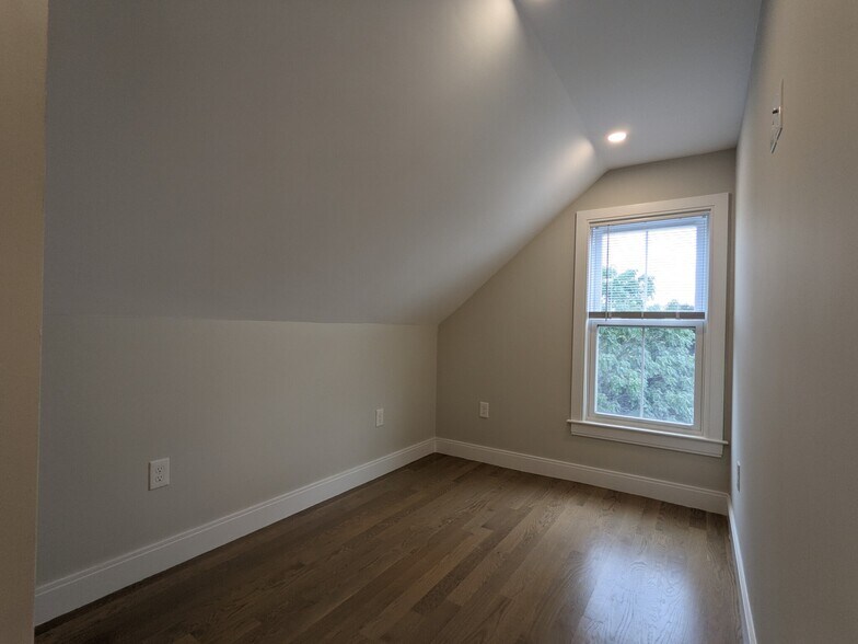 Building Photo - 46 Ridgemont St