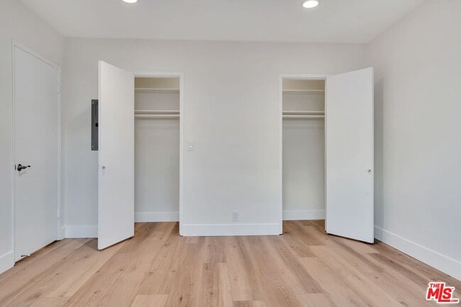 Building Photo - 220 S Gale Dr