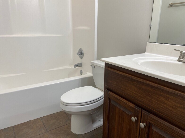 Building Photo - 32 Wyndelake Cv