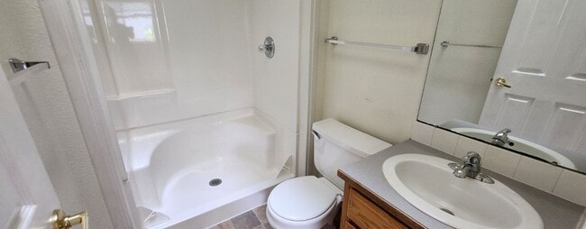 Building Photo - Spacious Single-Family Home with Vaulted C...