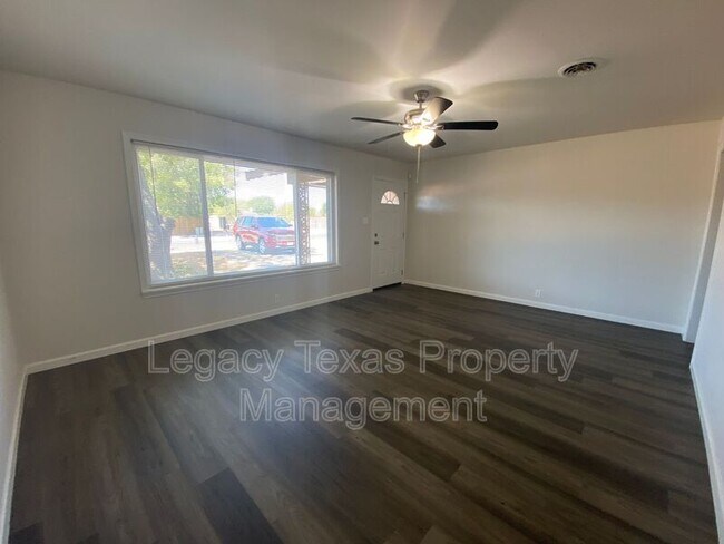 Building Photo - 211 S Nolan River Rd