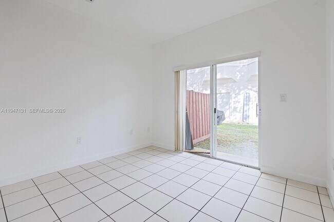 Building Photo - 1663 SE 27th Dr