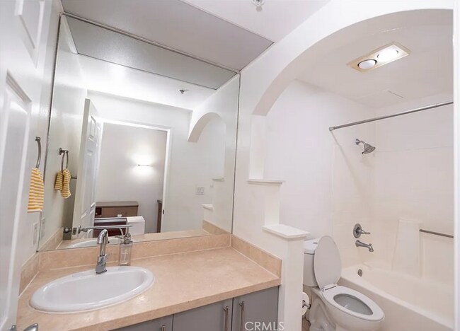 Building Photo - 620 S Gramercy Pl