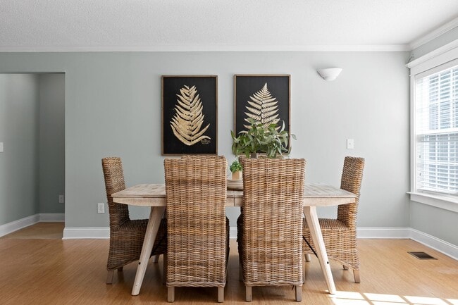 Building Photo - MOVE IN SPECIAL! 1/2 off first months rent. 4 bedroom 2.5 bath house with lawncare, internet and ...