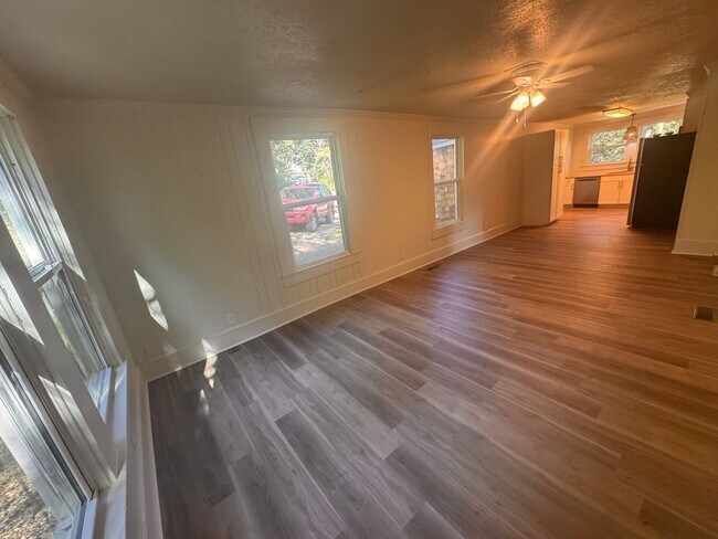 Building Photo - Guntersville, AL Home for Rent!
