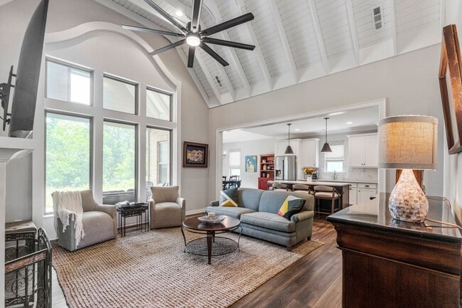 Building Photo - Spotless rental home in the highly sought-after McDaniels neighborhood in College Grove