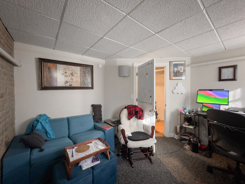 Building Photo - 3701 N Racine Ave