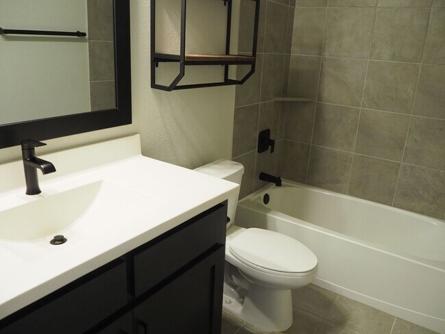 Building Photo - 3 Bed 2 Bath Argyle Home