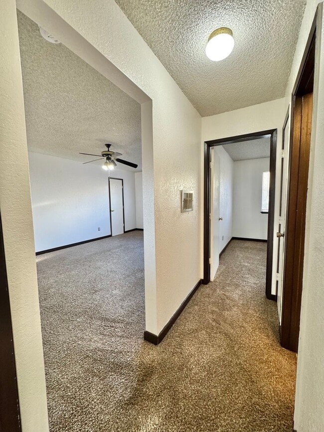 Building Photo - 2 bedroom apartment