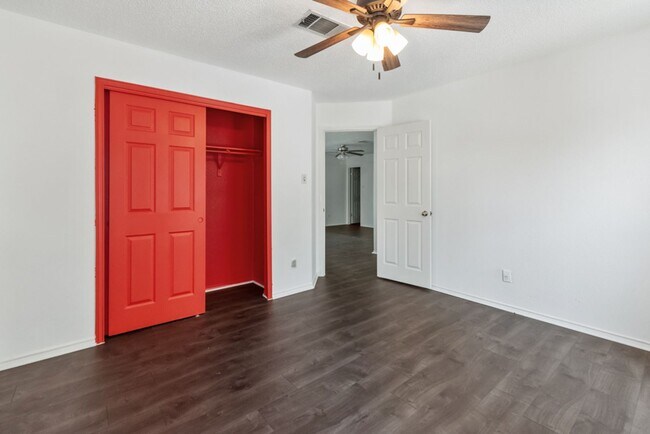 Building Photo - 1305 Cedar Brook Dr