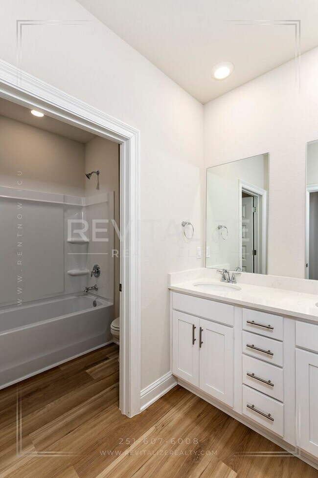 Building Photo - Brand-New 5BR Fairhope Home on Corner Lot with Garage