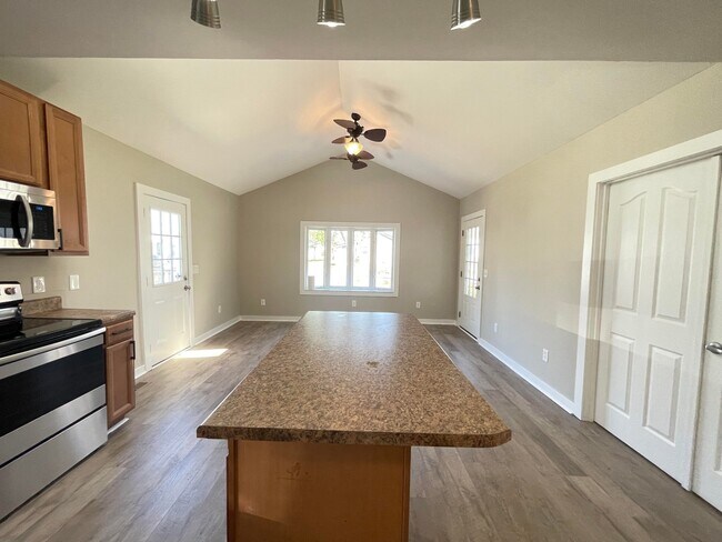 Building Photo - 414 1st Ave