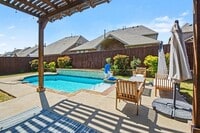 Building Photo - 3323 Royal Ridge Dr