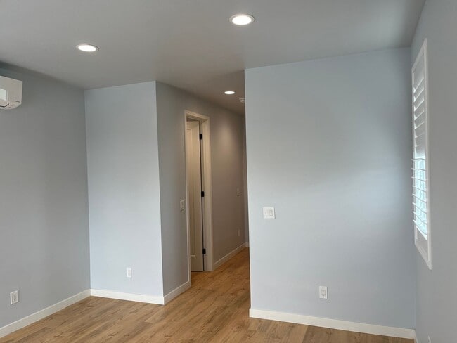 Building Photo - 3 Bedroom/ 3 Bathroom Home in Huntington B...
