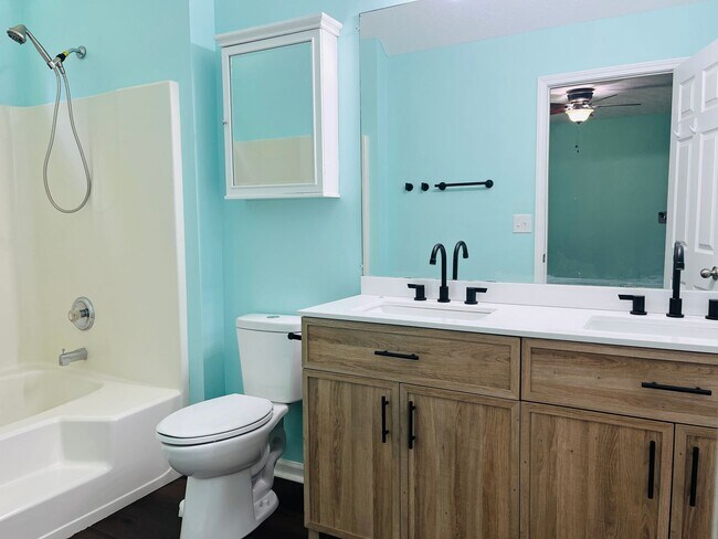 Building Photo - Wow! 3 bedroom 2 bathroom in Senoia. Must ...