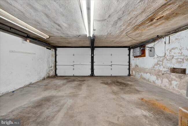 Building Photo - 825 Solly Ave