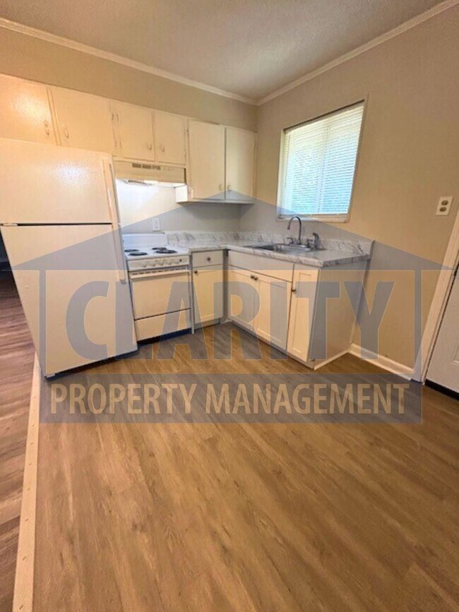 Building Photo - 1705 Clemmer St NE