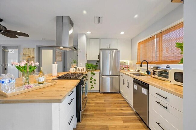 Building Photo - 314 New Hampshire St