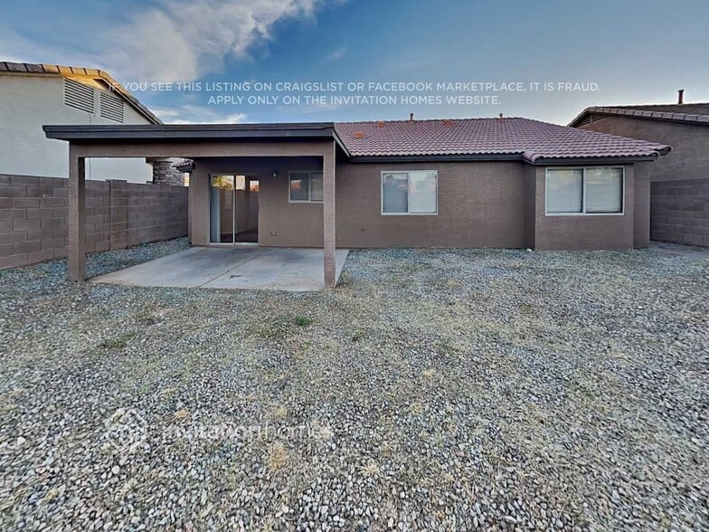 Building Photo - 30737 N Royal Oak Way