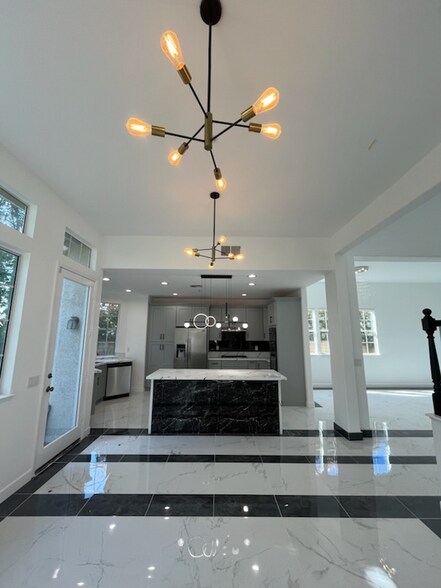 Building Photo - 2320 Diamond Head Way