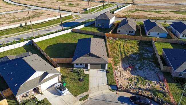 Building Photo - 26703 Willow Ln