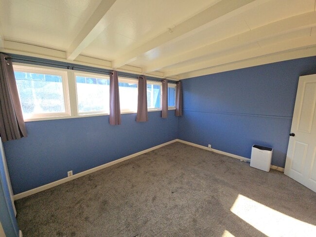 Building Photo - 4BR/2BA South Eureka Home!