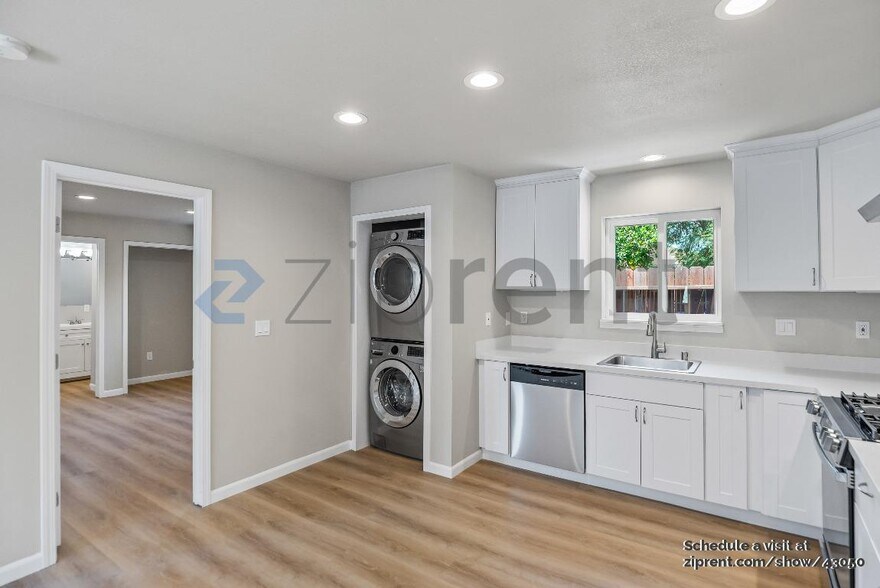 Building Photo - 1715 96th Ave
