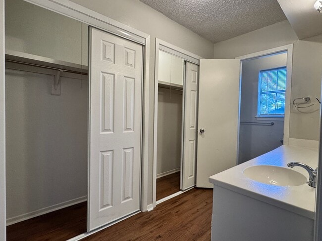 Building Photo - 405 Cypress Cir