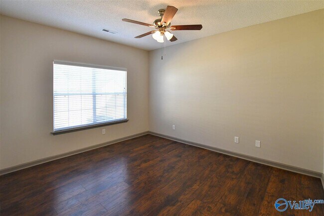 Building Photo - 101 Bridle Trce Ln