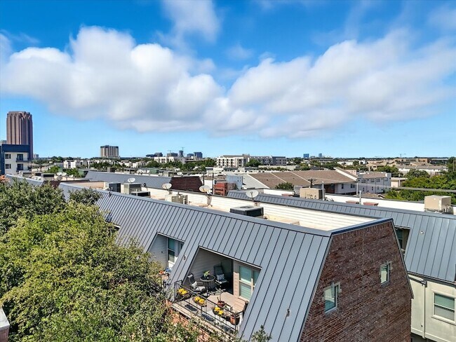 Building Photo - 1500 Pecos St